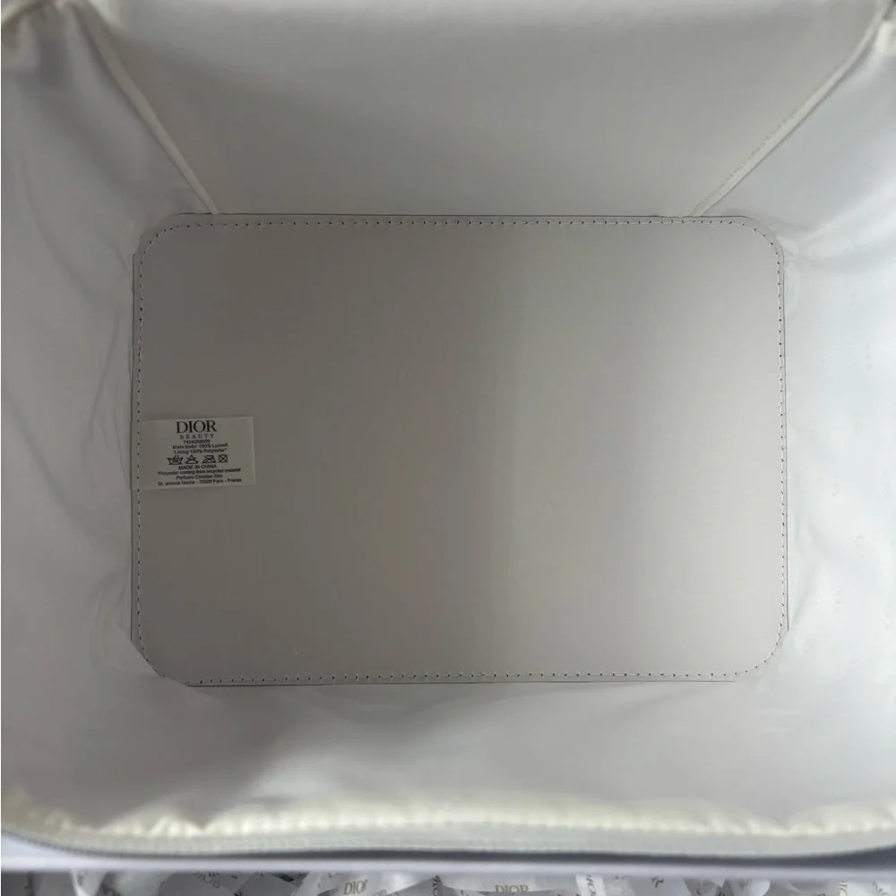 Dior Beauty Platinum gift- train case, head band, hand towel - Picture 9 of 13